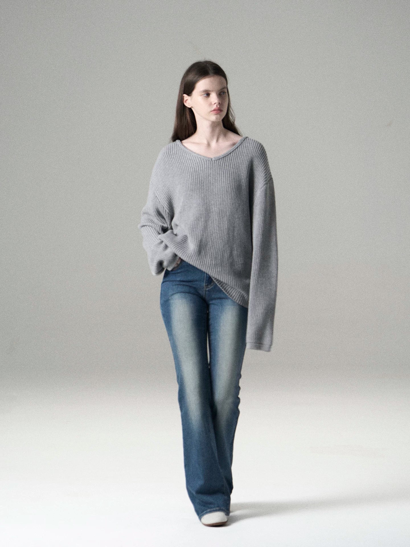 Xmsli | Simple and Versatile V-Neck Long-Sleeved Sweater for Women - Loose Fit Slimming Sweater Top