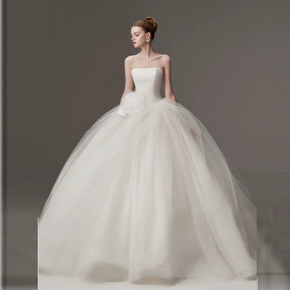 Xmsli | French Princess Tubeless Wedding Dress with Simple Puff Skirt and Fantasy Floral Details, Ethereal Bride Gown with Gauze